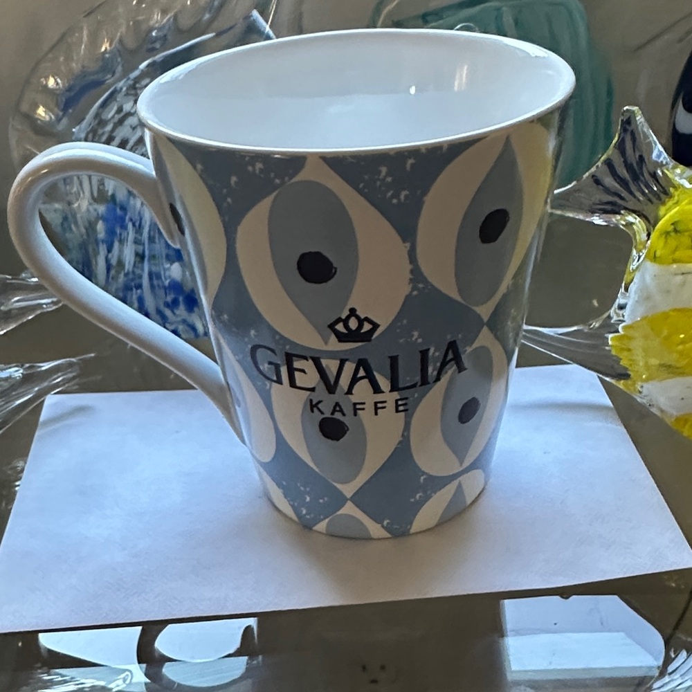 Valia Blue and White Patterned Mug